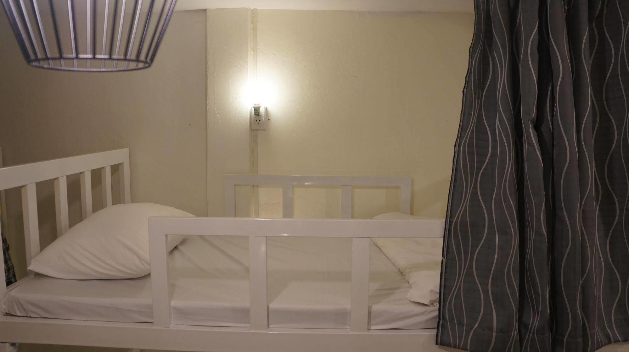 Wake Up Hostel Бангкок Экстерьер фото