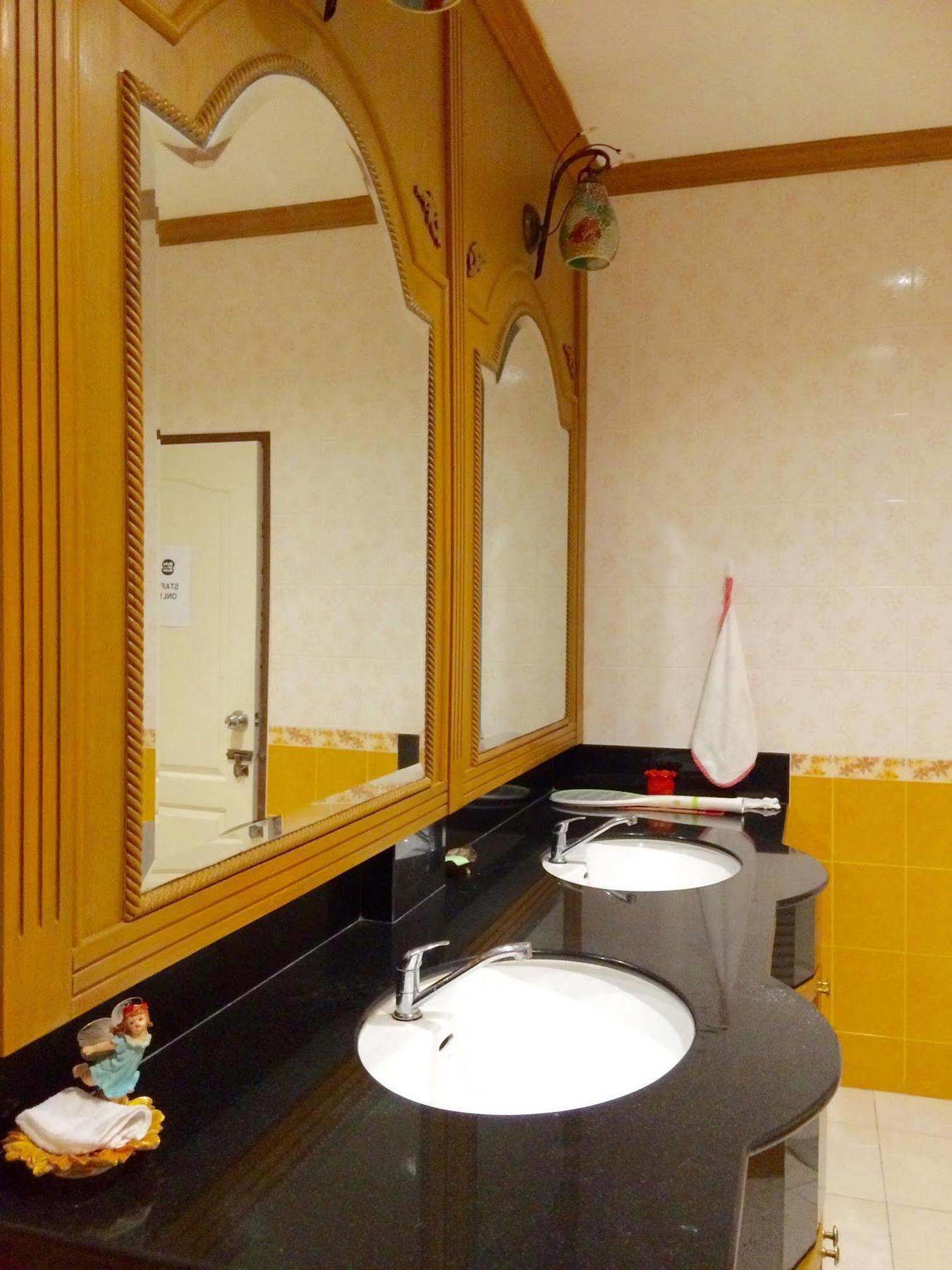 Wake Up Hostel Бангкок Экстерьер фото