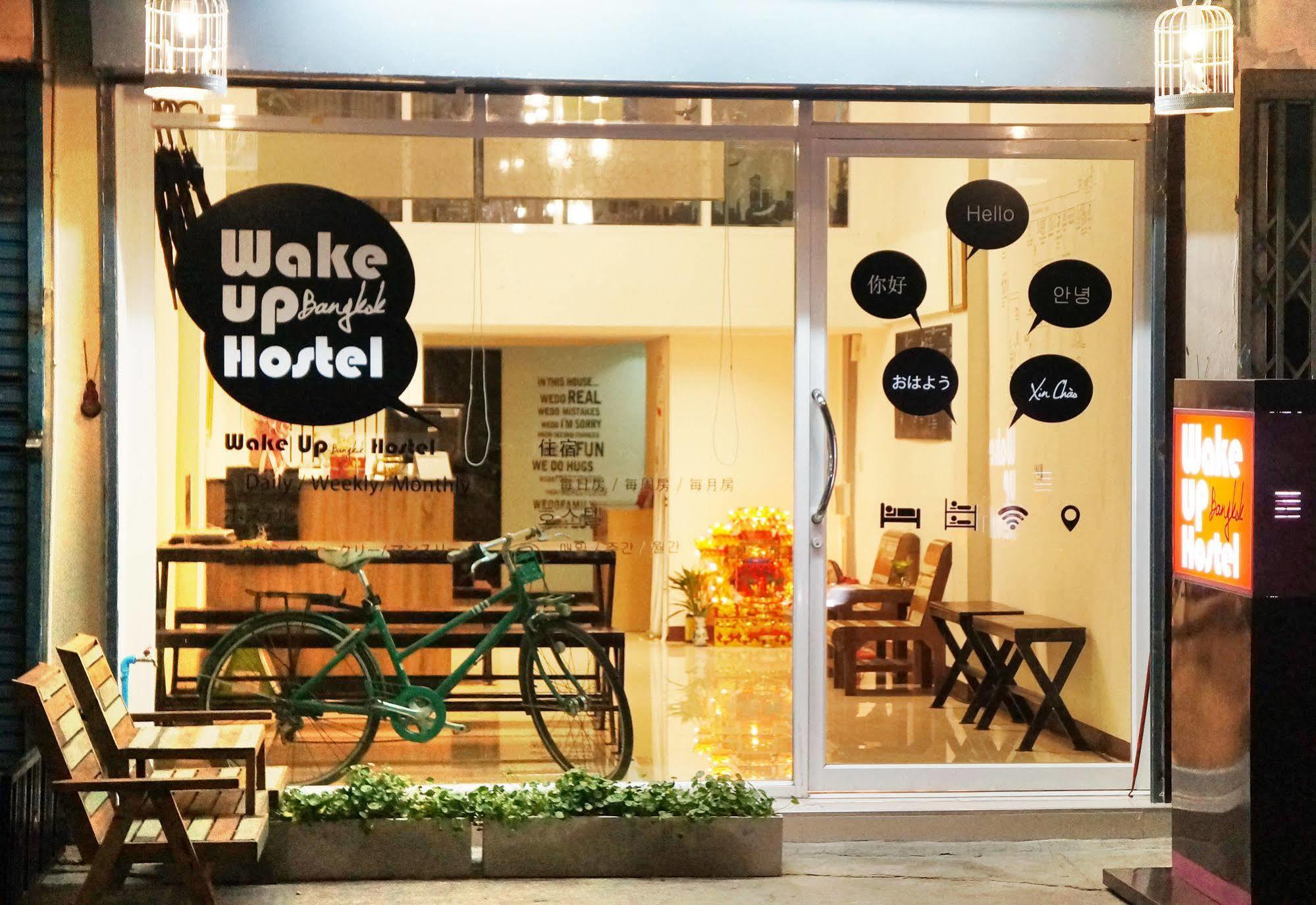 Wake Up Hostel Бангкок Экстерьер фото