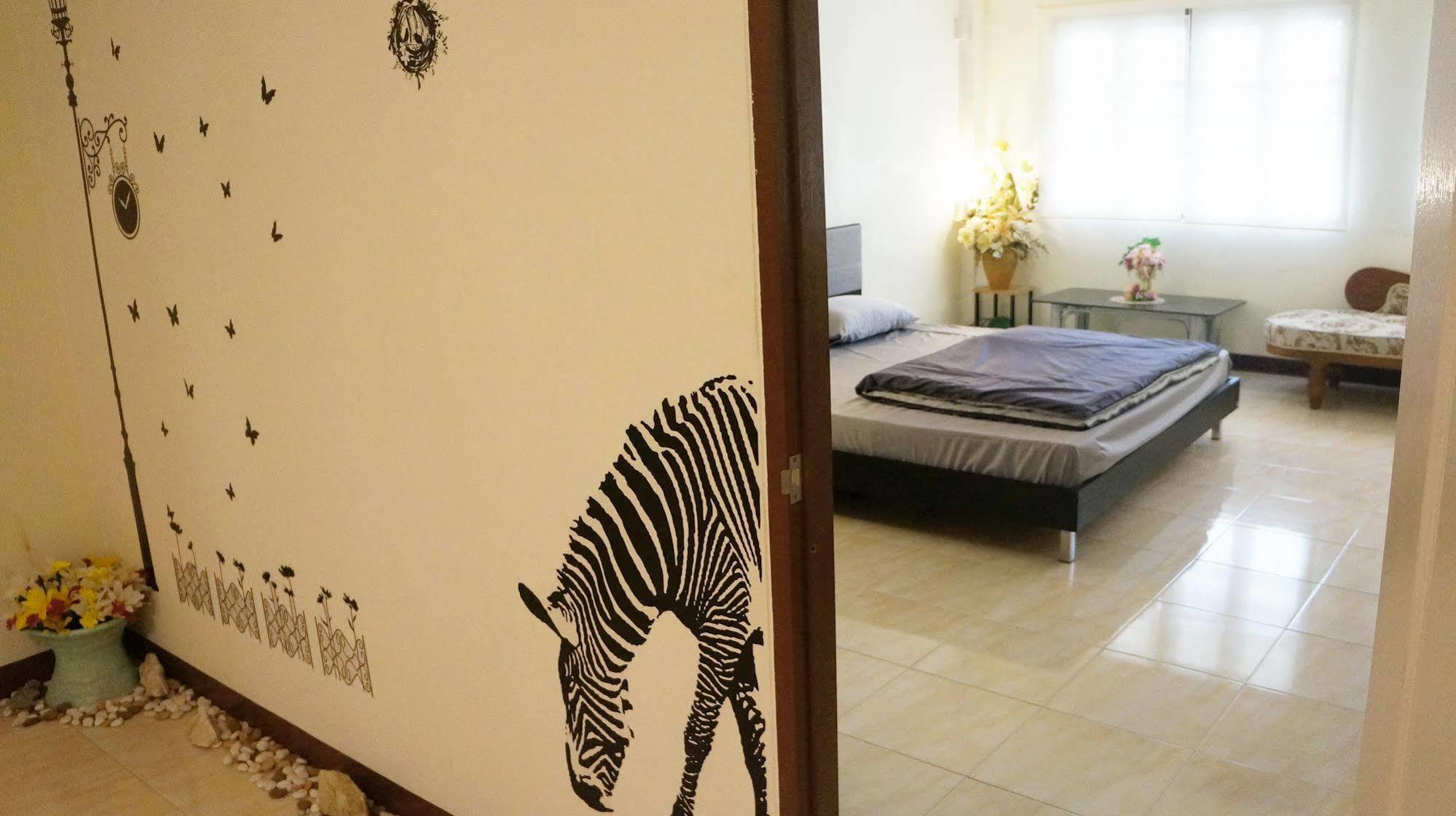 Wake Up Hostel Бангкок Экстерьер фото