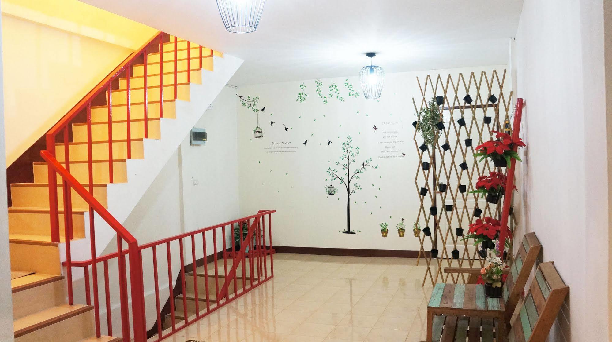 Wake Up Hostel Бангкок Экстерьер фото