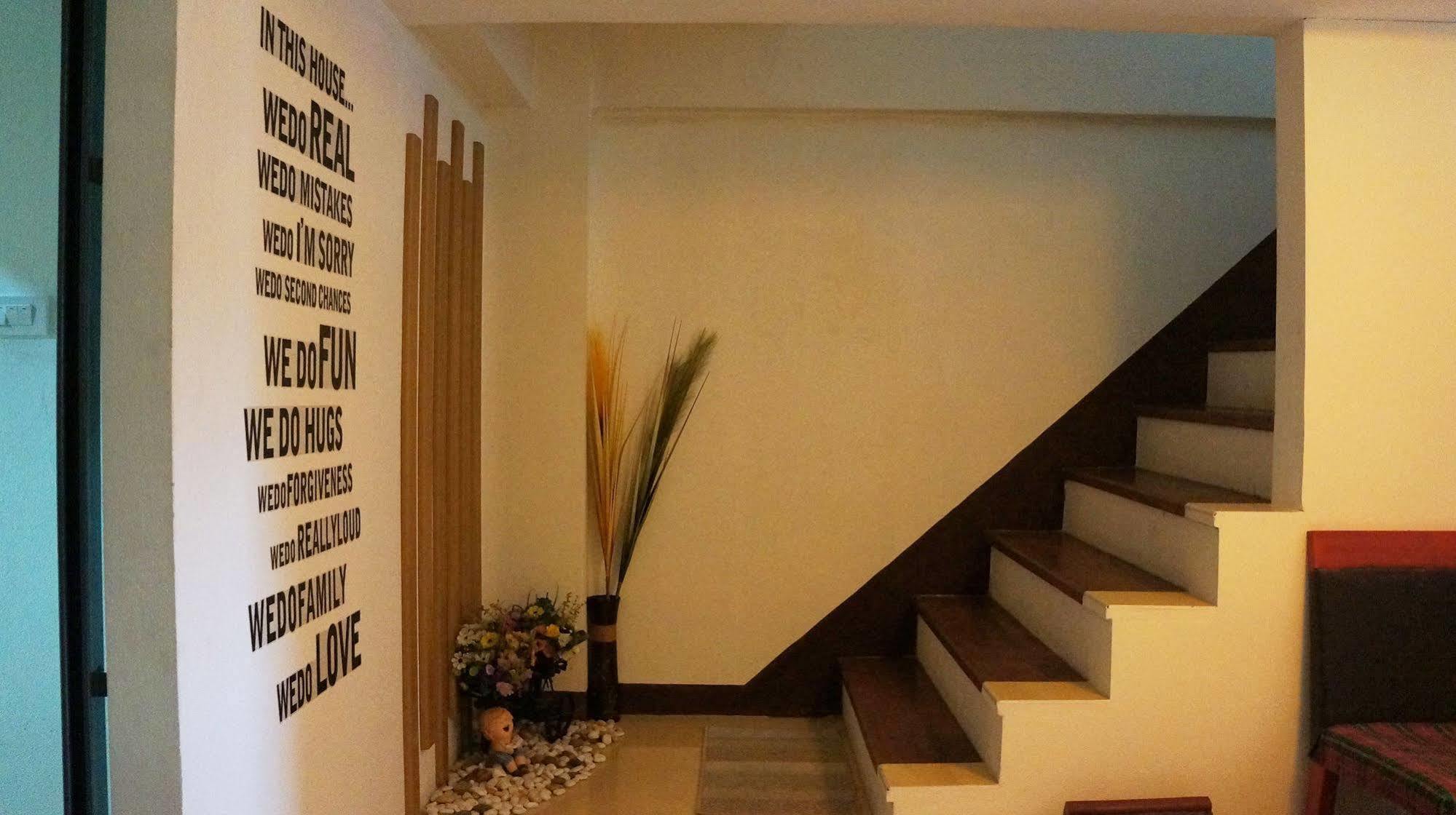 Wake Up Hostel Бангкок Экстерьер фото
