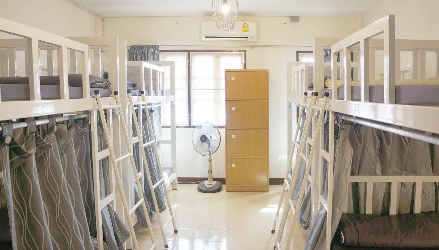 Wake Up Hostel Бангкок Экстерьер фото